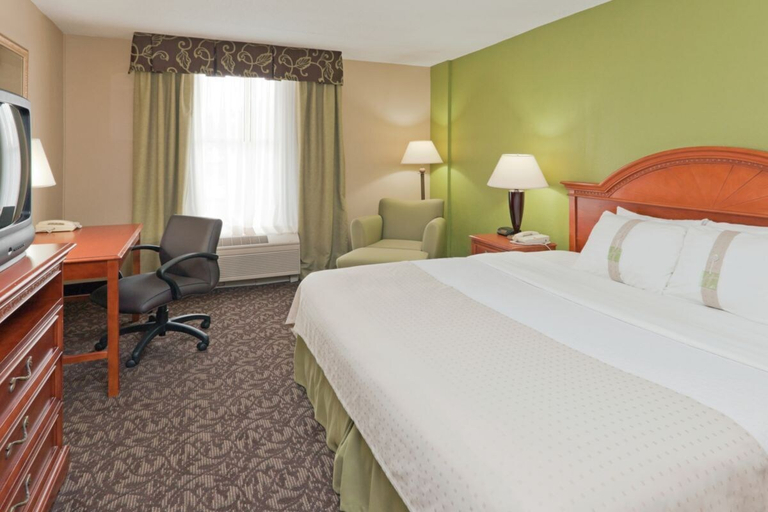 Bedroom 3, Quality Inn & Suites Downtown Mansfield, Richland