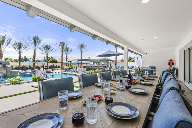 Food & Drinks 5, Lazy River Oasis, Riverside