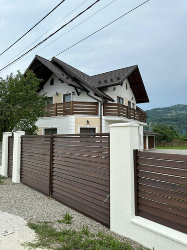 Others 3, Casa Dacului, Petrova