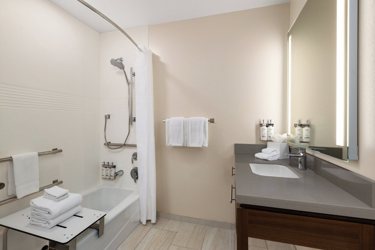 Bathroom 5, Candlewood Suites MCPHERSON, McPherson
