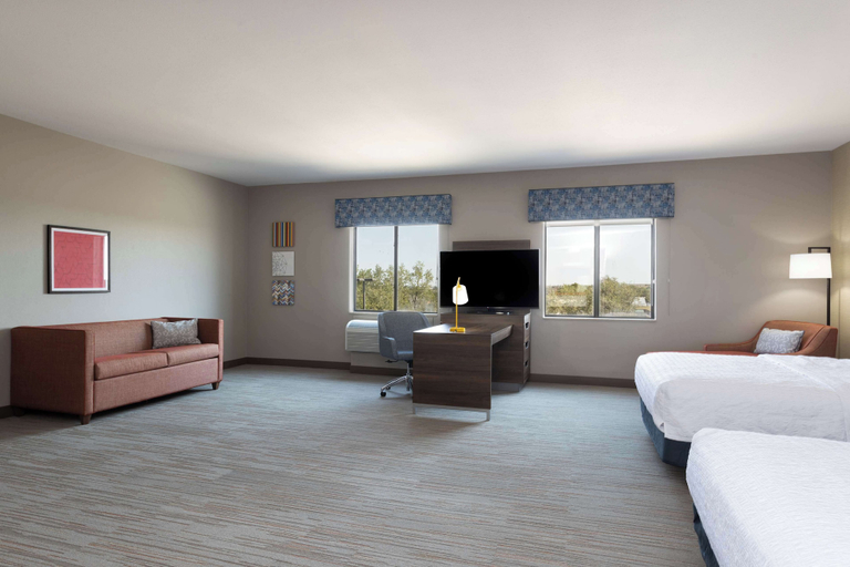 Bedroom 4, Hampton Inn & Suites Woodward, Woodward