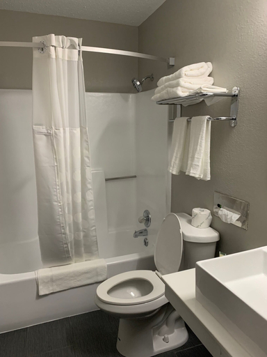 Bathroom 5, Super 8 by Wyndham Kirksville, Adair