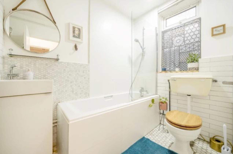 Bathroom, Pet Friendly 1bed Studio With Free Parking, London