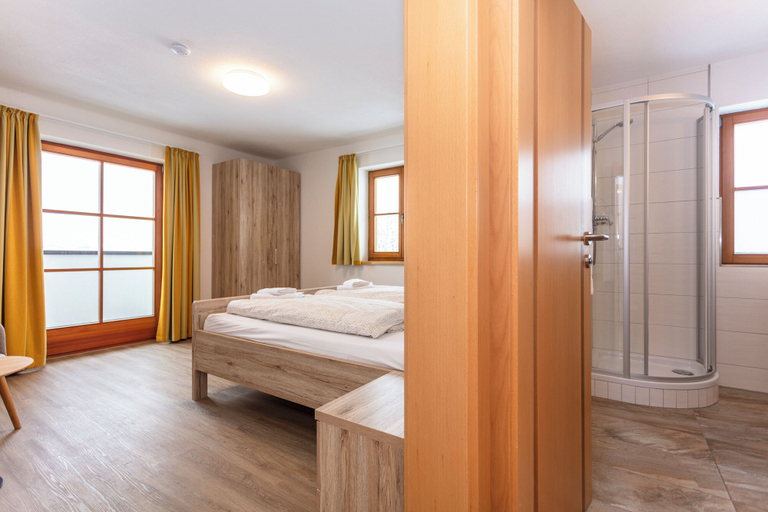 Bedroom 3, Hotel Restaurant Pizzeria Langreiter, Zell am See