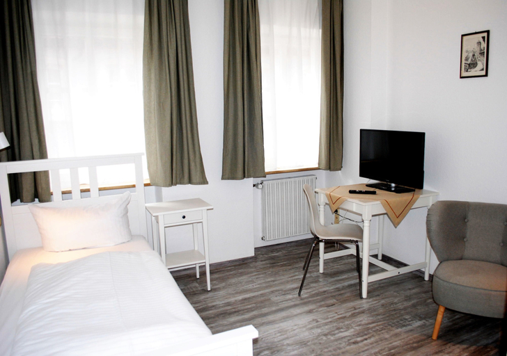 Bedroom 4, Hotel & Café Göller, Ansbach