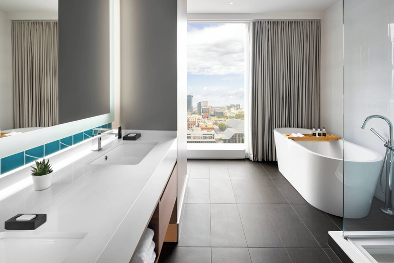 Bathroom 5, Humaniti Hotel Montreal, Autograph Collection, Montréal