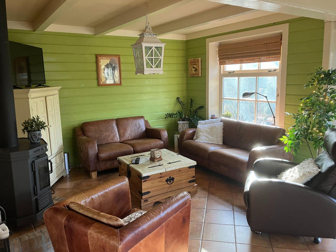 Living room 2, Spacious Holiday Home Close to the sea, Zijpe