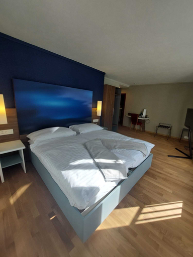 Bedroom 2, Hotel Post Glarnerhof, Glarus
