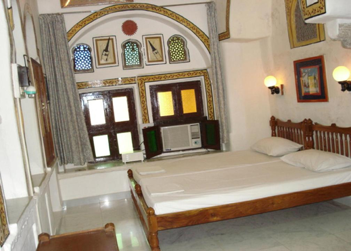 Bedroom 3, Haveli Braj Bhushanjee Heritage Hotel, Bundi