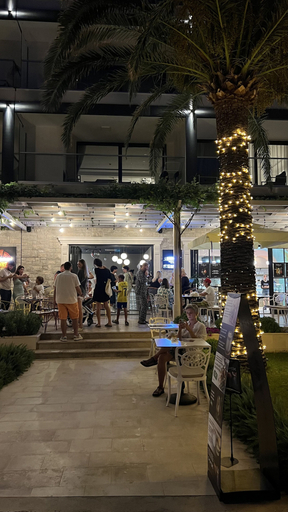 Food & Drinks 5, Sunraf Luxe Apartments