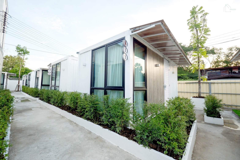 Exterior 5
