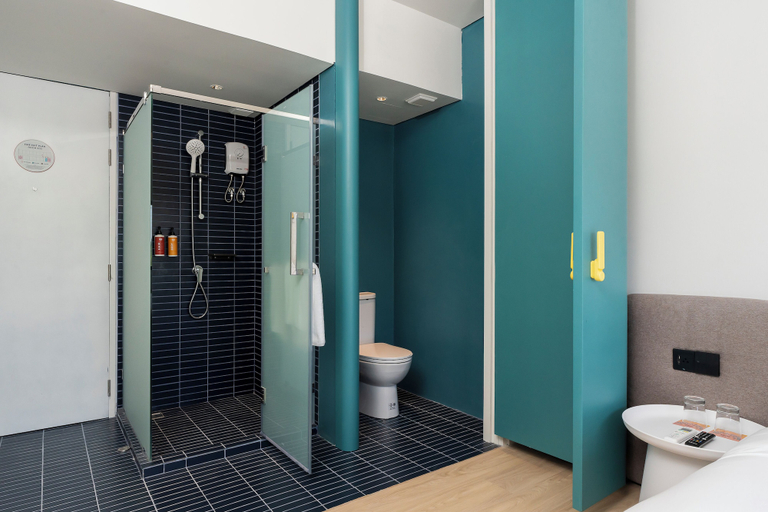 Bathroom 4, Go Hotel Bowin, Si Racha
