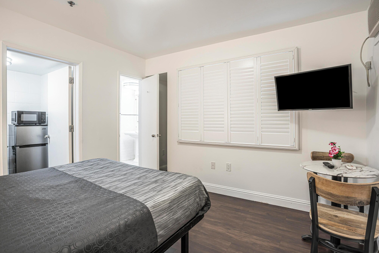 Bedroom 4, The Greens Hotel - Del Paso Blvd, Sacramento