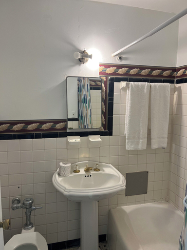 Bathroom 4, Travel Inn, Henry