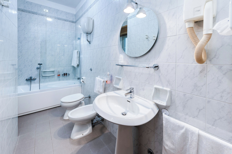 Bathroom 5, Barsotti Hotel, Brindisi