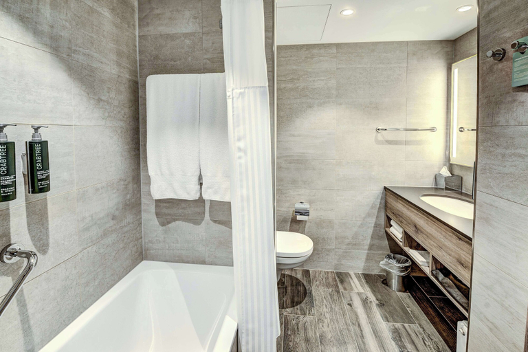 Bathroom 5, Hilton Garden Inn Wiener Neustadt, Wiener Neustadt