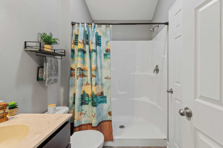 Bedroom 4, Tavern at the Woods by Avantstay Lakefront Views, Hot Tub, Firepit, Game Room, Monroe