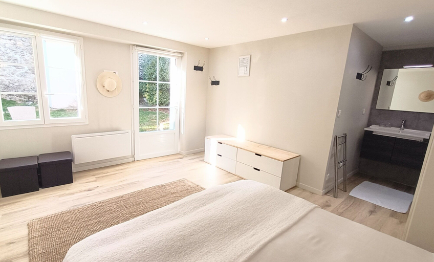 Bedroom 4, La Ferme les Eybrachas, Drôme