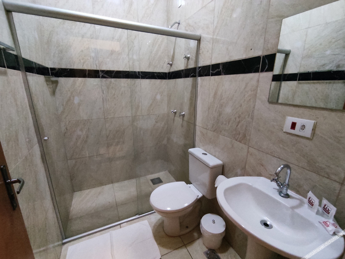 Bathroom 3, Liv Hotel, Porto Ferreira