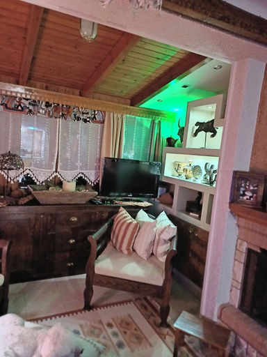 Others 5, Family Abode for Vacation in Arachova, Central Greece