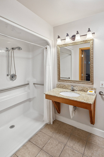 Bathroom 4, Hotel Edgewater, Kenai Peninsula
