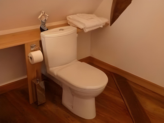 Bathroom 14