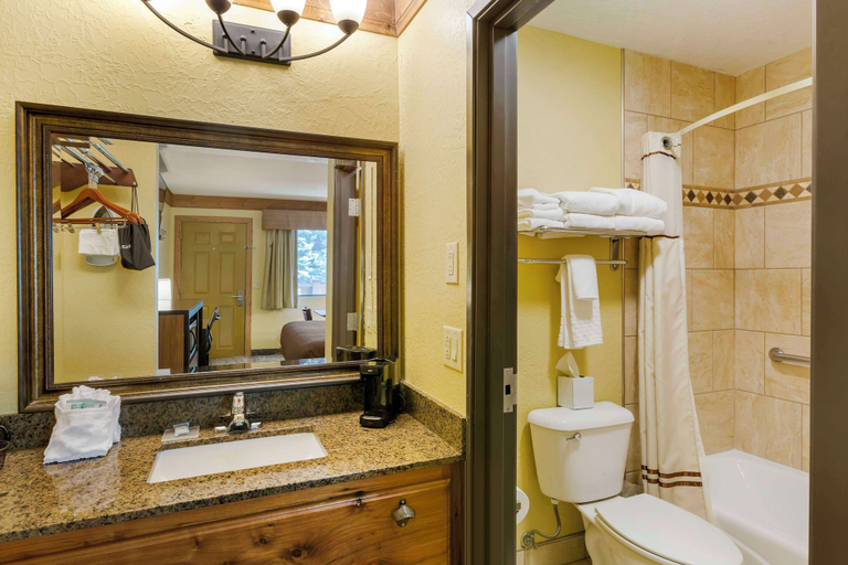 Bathroom 4, Best Western Rivers Edge, Taos