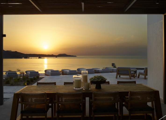 Food & Drinks 5, Domes White Coast Milos, Adults Only, South Aegean