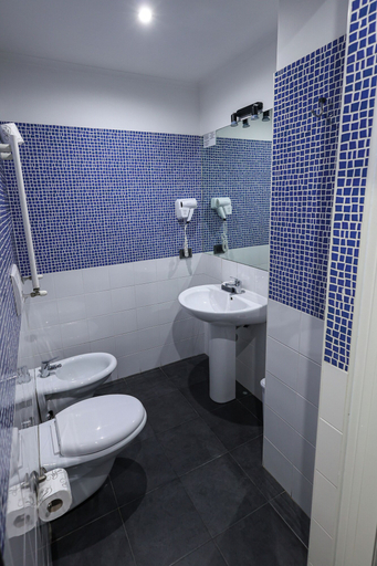 Bathroom 4, Seven Kings Relais, Roma