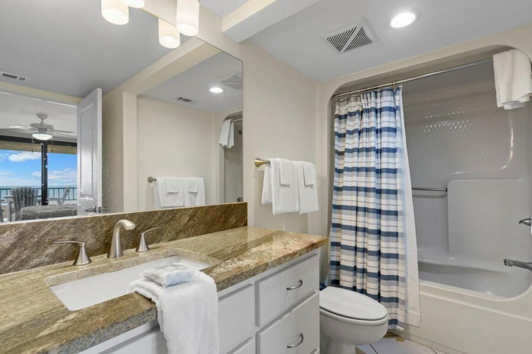 Bathroom 4, Perdido Quay 501, Escambia