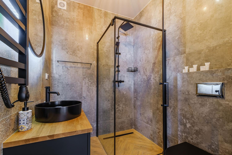 Bathroom 3, FolkVibe, nowoczesne domki z jacuzzi i sauna, blisko Term Bania!, Tatra