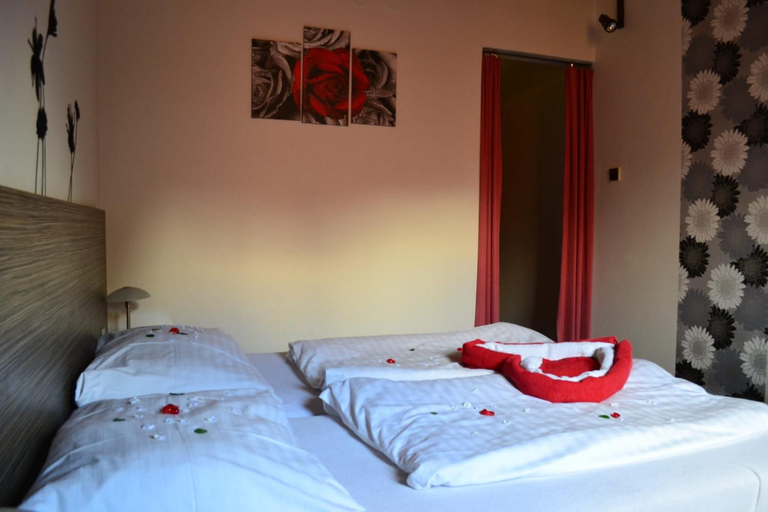Others 2, Pension u Faustu, Blansko