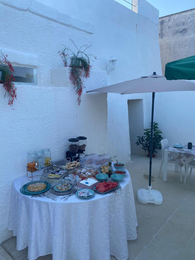 Food & Drinks