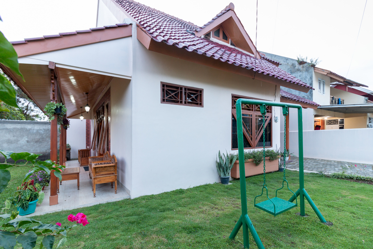 Exterior & Views 5, Belgareti Modern Ethnic House Cipanas Puncak, Bogor