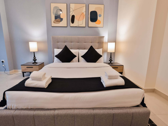Room 2, One Bed With Balcony Views by Belvilla, Dubai