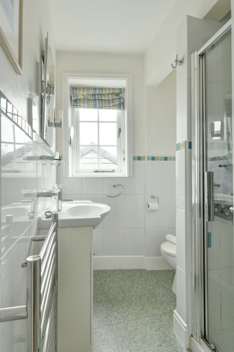 Bathroom 4, The Crown Hotel, Somerset