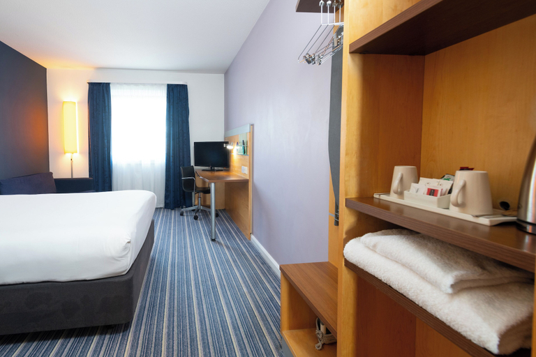 Bedroom 5, Holiday Inn Express STEVENAGE, Hertfordshire