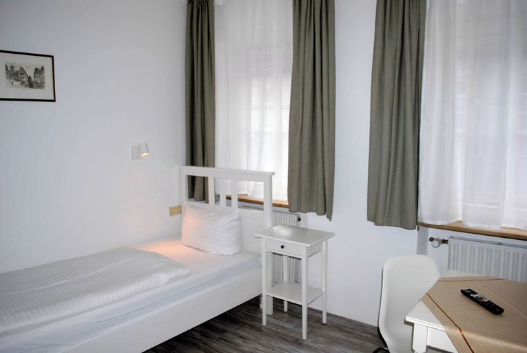 Bedroom 3, Hotel & Café Göller, Ansbach