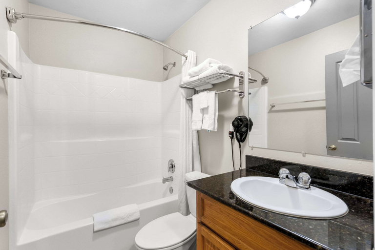 Bathroom 4, Econo Lodge Panguitch Near Bryce Canyon, Garfield