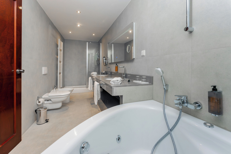 Bathroom 4, Hotel Unique Dortmund Hauptbahnhof, Dortmund