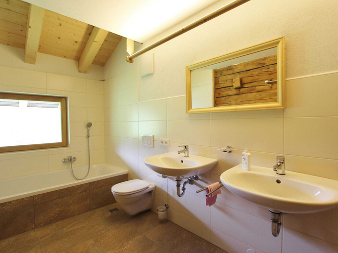 Bathroom 4, Cozy Chalet in Sankt Johann in Tirol near Ski Area, Kitzbühel