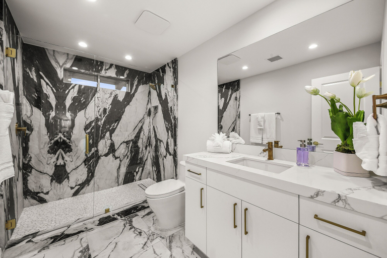 Bathroom 3, Lazy River Oasis, Riverside