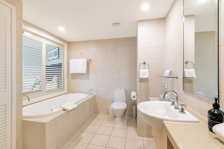Bathroom 3, The Pool Resort Kingscliff - 2B Dual Key (7119/20) - Holiday Management Co, Tweed Heads