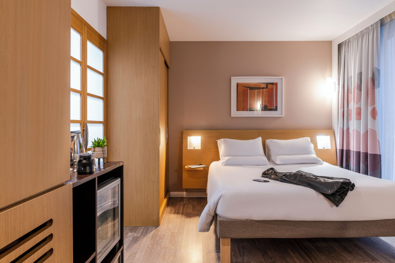 Bedroom 4, Novotel Edinburgh Park, Edinburgh