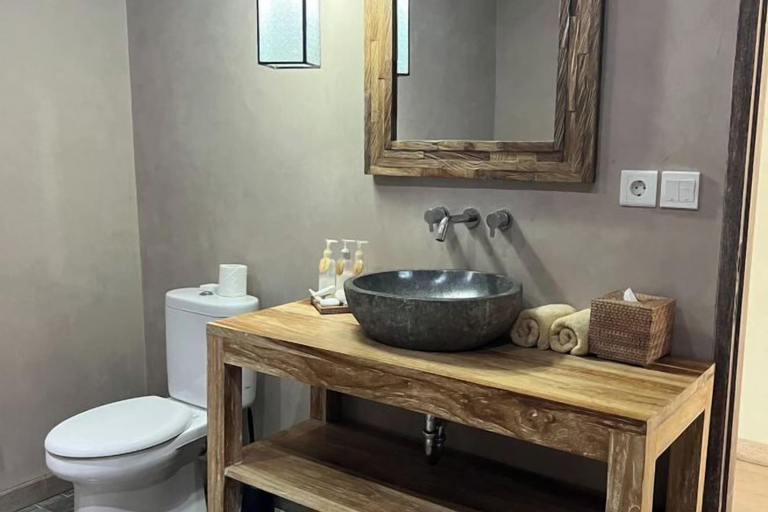 Bathroom 18