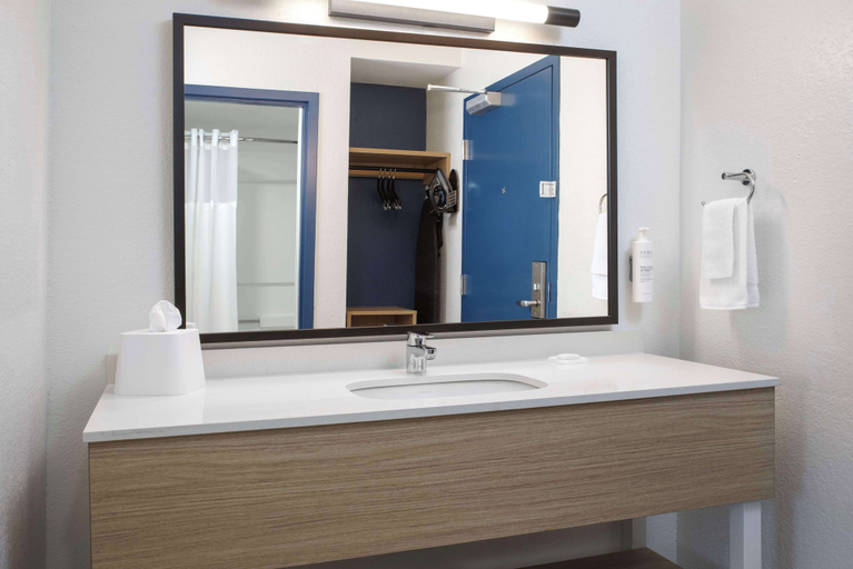 Bathroom 4, Spark by Hilton Miami Doral, Miami-Dade