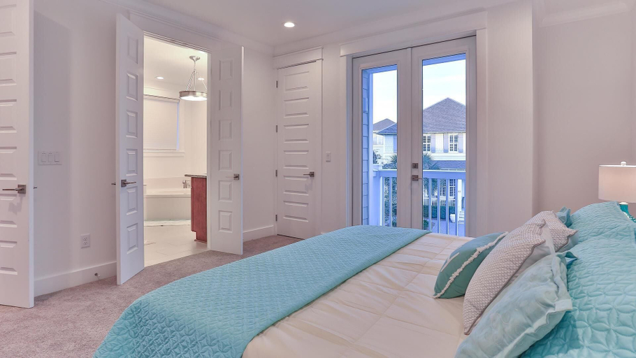 Bedroom 3, Hook, Wine, and Sinker, Walton