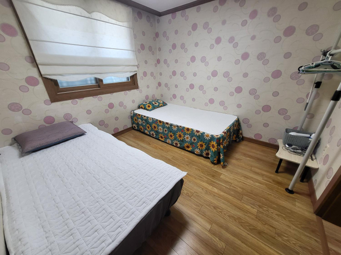 Bedroom 4, Retro Naseong House, Jeonju