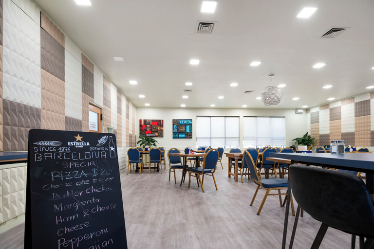 Food & Drinks 2, Auckland Airport Easy Hotel, Manukau