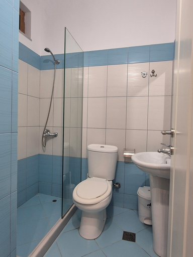 Bathroom 3, ORCHIDS Hotel, Sarandës